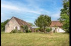 Ancienne ferme rénovée avec piscine, un gîte, boxes pour chevaux, sur 12 Hectares proche de Loches